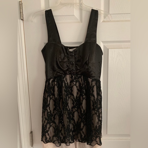 Women’s beautiful lace dress - Picture 1 of 2